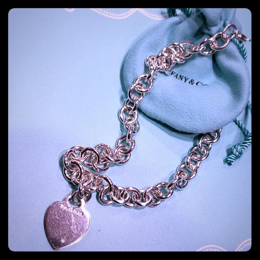 Tiffany&Co necklace w/ a heart pendant